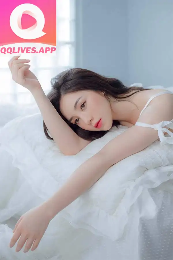 Ảnh hot girl quỳnh hương khoe làn da trắng