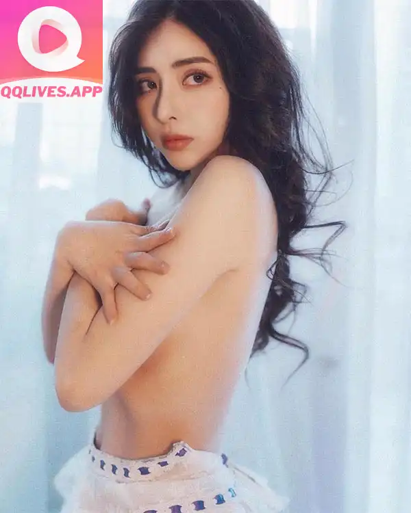 Ảnh hot girl trần bích hạnh khoe body