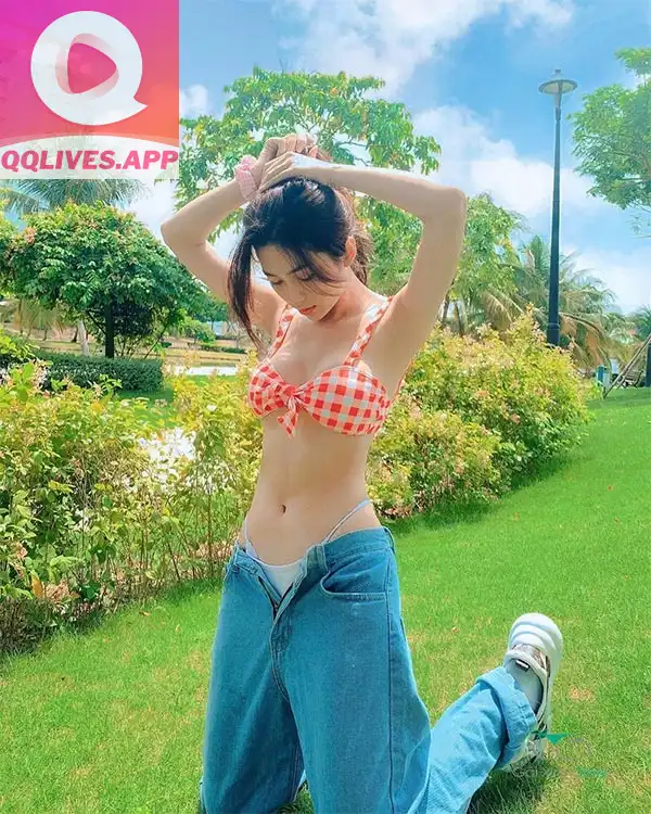 Ảnh hot girl võ thúy hằng khoe body