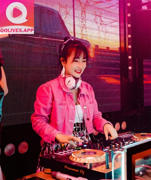 Ảnh hot girl dj trang moon 9