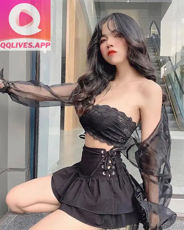 Ảnh hot girl khoe vai trần 5