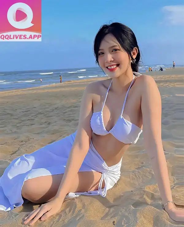 Ảnh hot girl mc tú linh khoe body